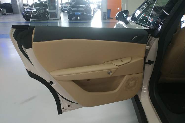 Used ARCFOX Alpha S5 2024 708MAX 200kW Interior 8