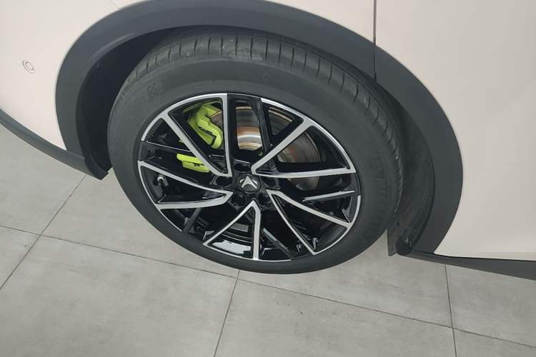 Used ARCFOX Alpha S5 2024 708MAX 200kW Right Rear Wheel Hub