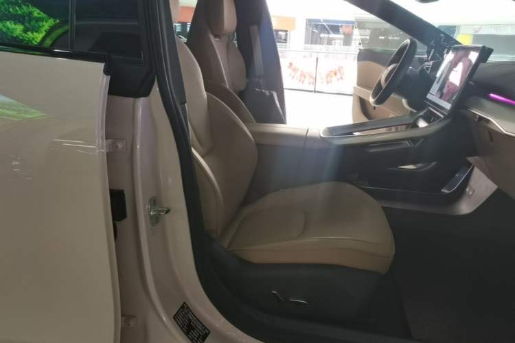Used ARCFOX Alpha S5 2024 560MAX 185kW Right Front Seat