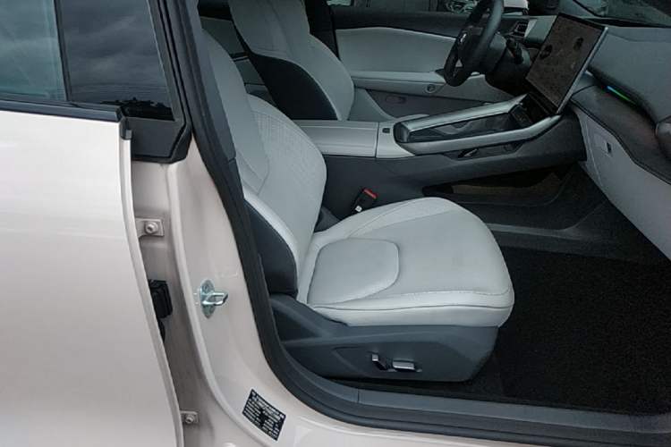 Used ARCFOX Alpha S5 2024 560MAX 185kW Right Front Seat