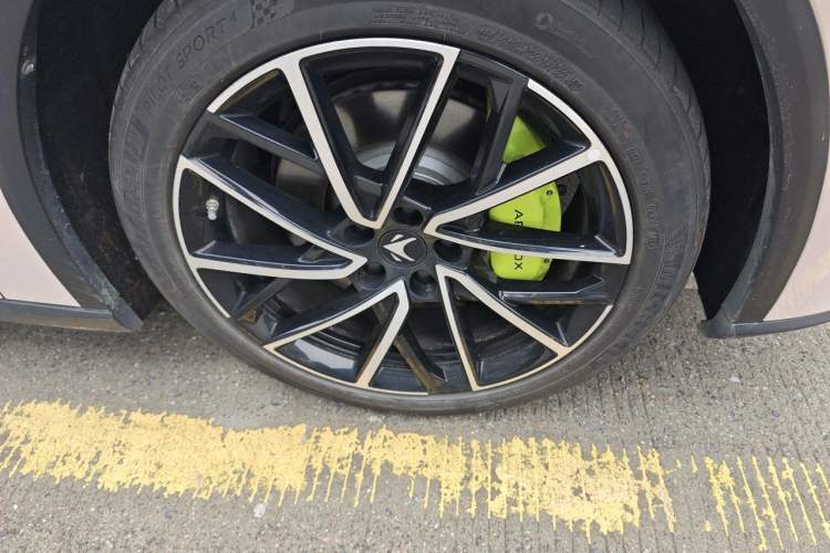 Used ARCFOX Alpha S5 2024 560MAX 185kW Right Front Wheel Hub