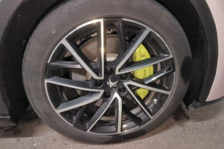 Used ARCFOX Alpha S5 2024 560MAX 185kW Right Front Wheel Hub