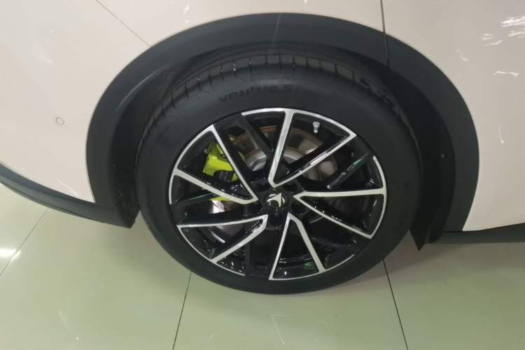Used ARCFOX Alpha S5 2024 560MAX 185kW Right Rear Wheel Hub