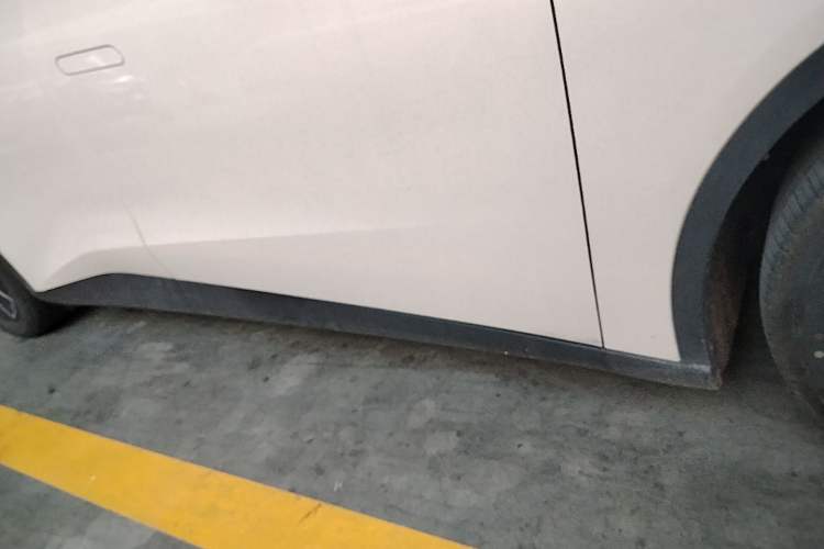 Used ARCFOX Alpha S5 2024 560PRO 185kW Right Side Sill