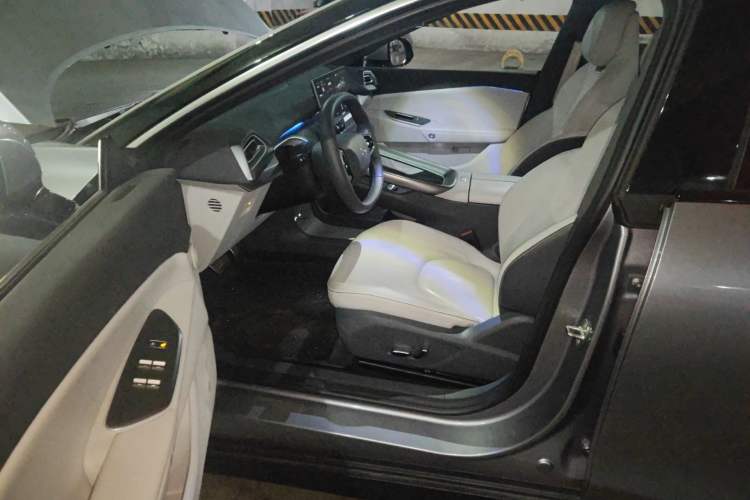 Used ARCFOX Alpha S5 2024 560MAX 185kW Driver Seat