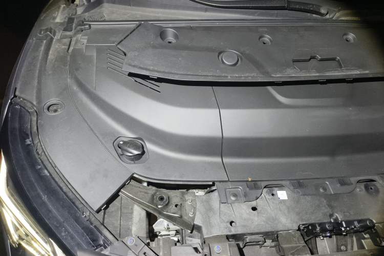 Used ARCFOX Alpha S5 2024 560PRO 185kW Engine Bay Right