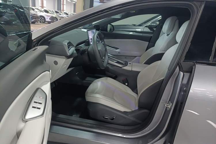 Used ARCFOX Alpha S5 2024 560PRO 185kW Left Front Seat