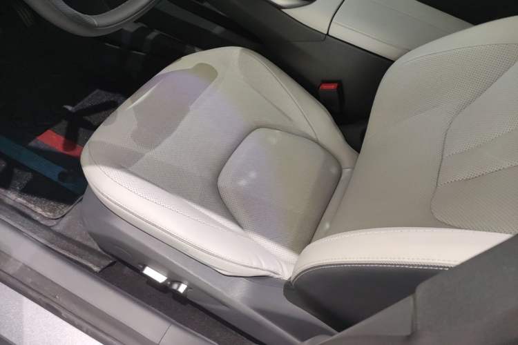 Used ARCFOX Alpha S5 2024 560PRO 185kW Left Front Seat