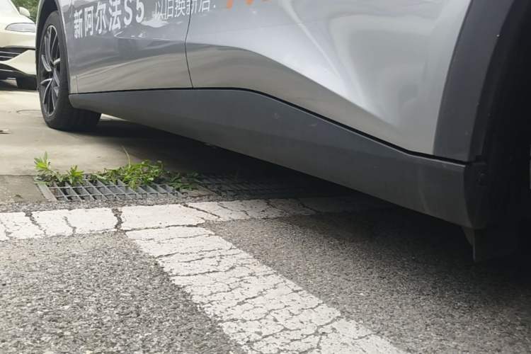 Used ARCFOX Alpha S5 2024 708MAX 200kW Left Side Sill