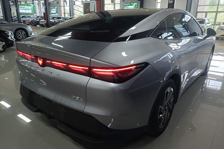 Used ARCFOX Alpha S5 2024 560PRO 185kW Rear Right 45 Deg