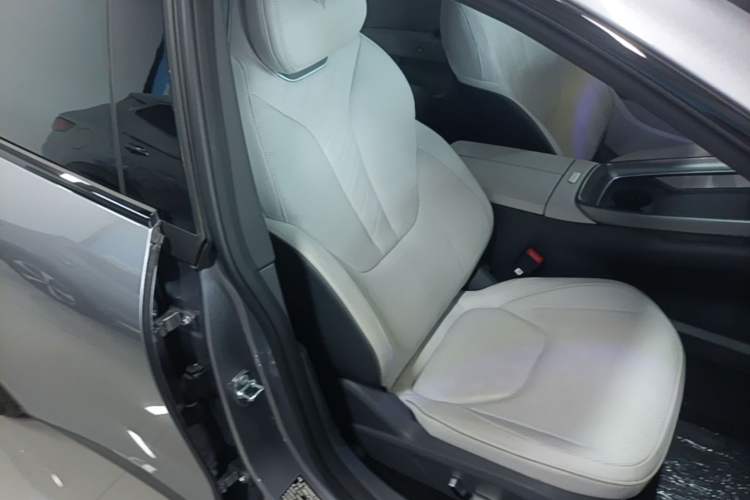 Used ARCFOX Alpha S5 2024 560PRO 185kW Right Front Seat