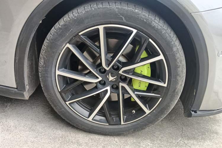 Used ARCFOX Alpha S5 2024 560MAX 185kW Right Front Wheel Hub