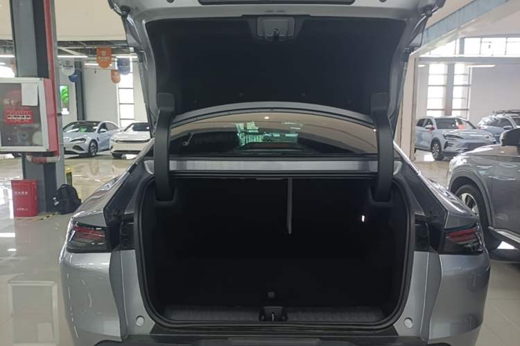 Used ARCFOX Alpha S5 2024 560PRO 185kW Trunk