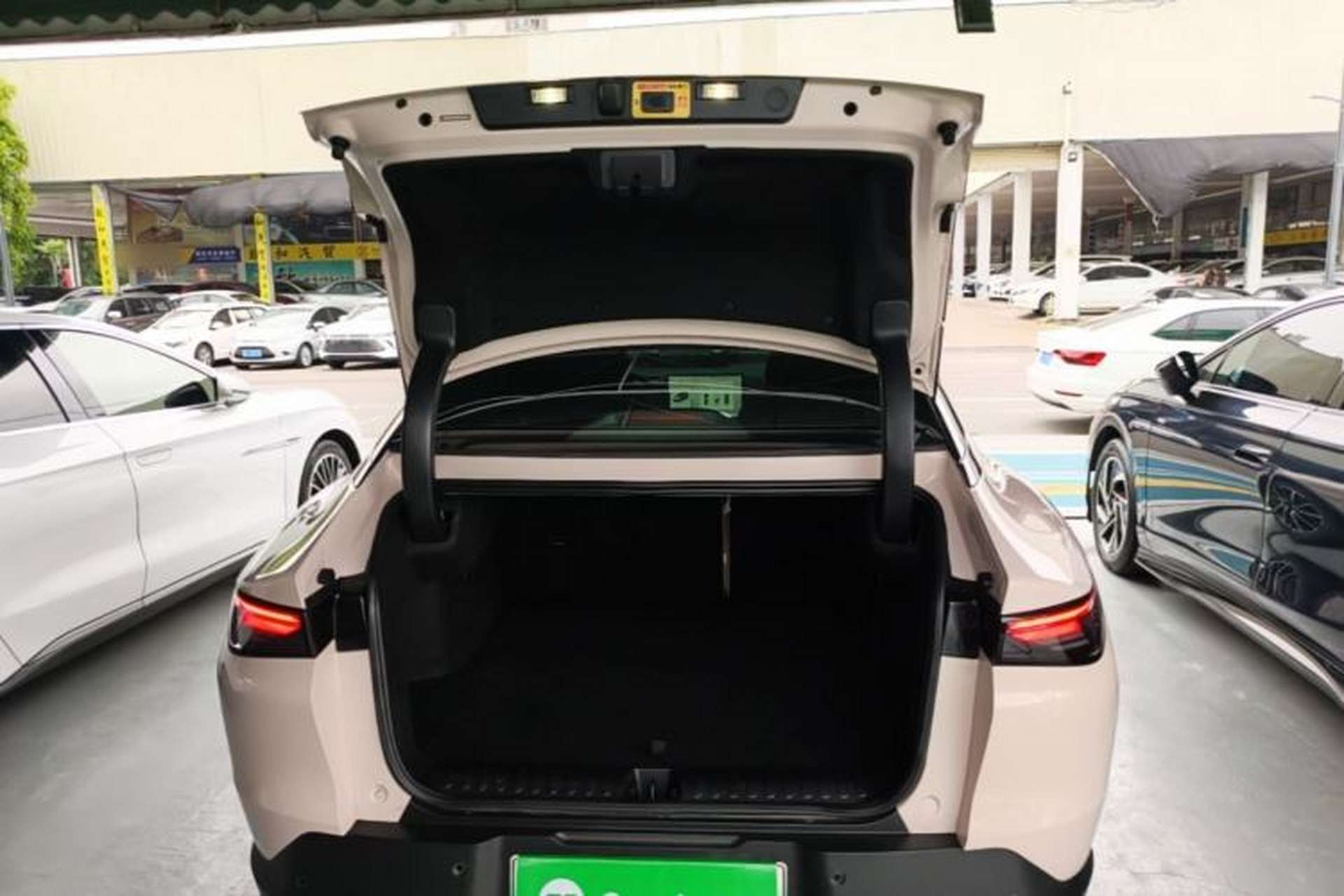 Used ARCFOX Alpha S5 2024 708MAX 200kW Trunk