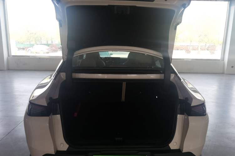 Used ARCFOX Alpha S5 2024 650ULTRA 390kW Trunk