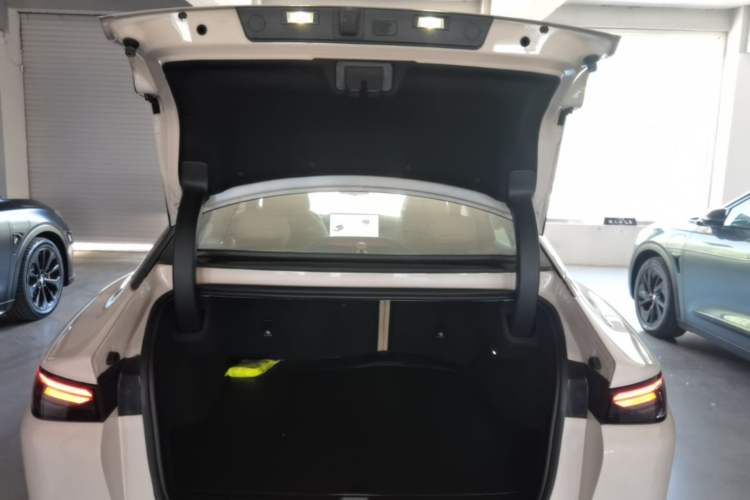 Used ARCFOX Alpha S5 2024 708MAX 200kW Trunk