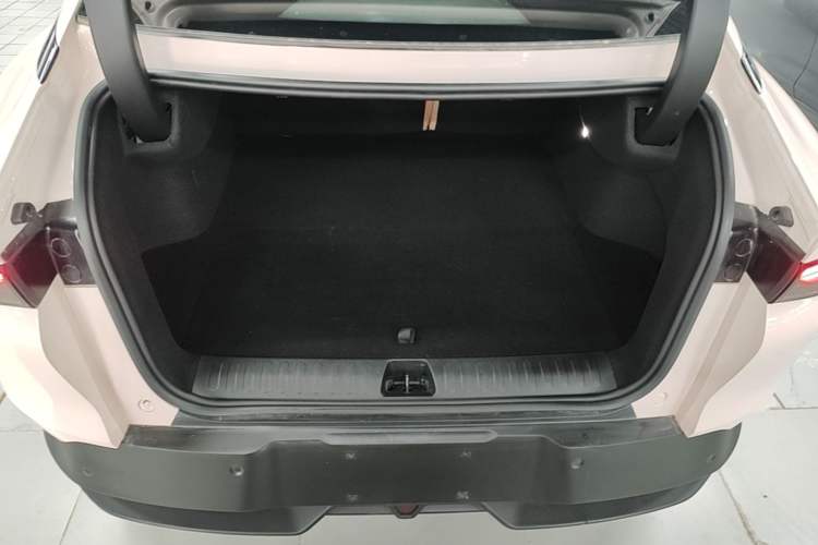 Used ARCFOX Alpha S5 2024 560PRO 185kW Trunk