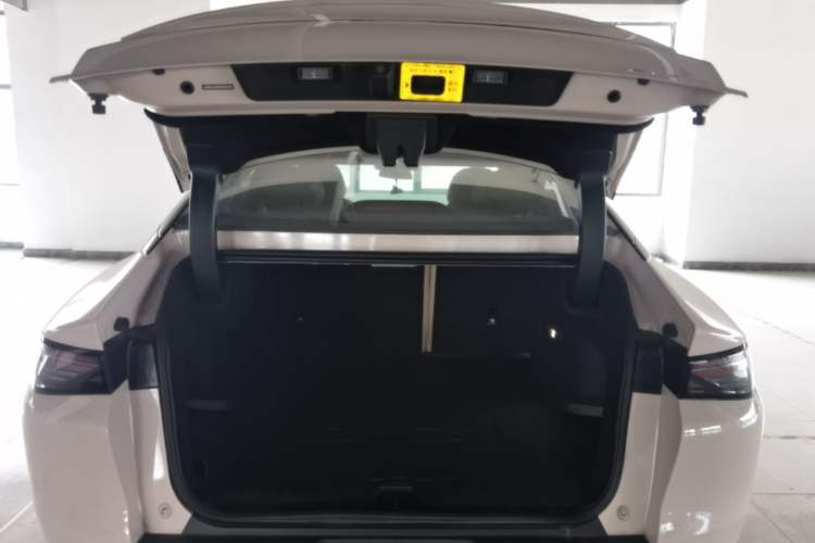 Used ARCFOX Alpha S5 2024 708MAX 200kW Trunk