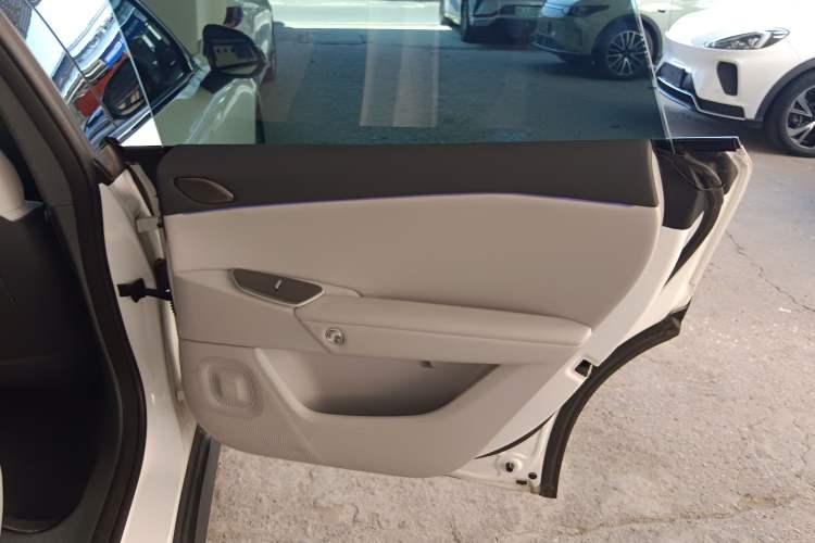Used ARCFOX Alpha S5 2024 560MAX 185kW Interior 6