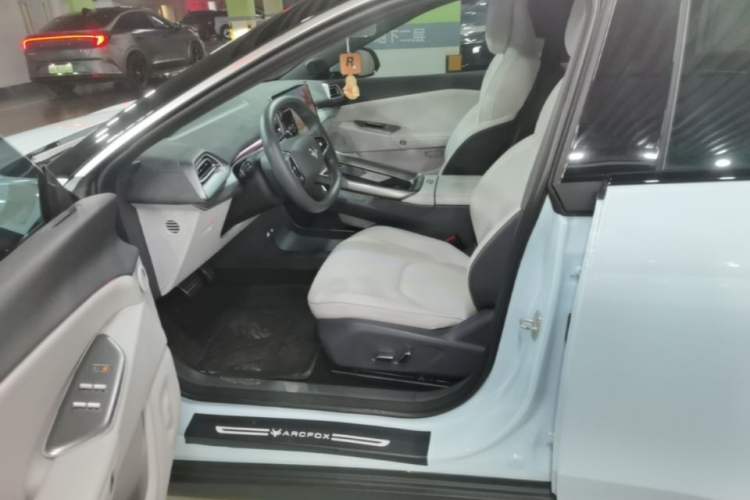 Used ARCFOX Alpha S5 2024 708MAX 200kW Left Front Seat