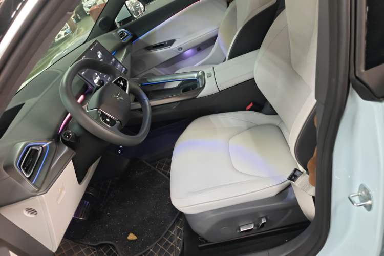 Used ARCFOX Alpha S5 2024 560MAX 185kW Left Front Seat