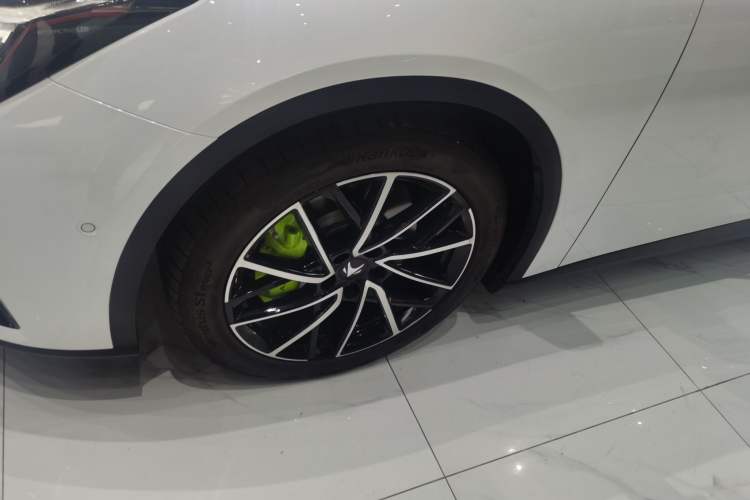 Used ARCFOX Alpha S5 2024 560MAX 185kW Left Front Wheel Hub