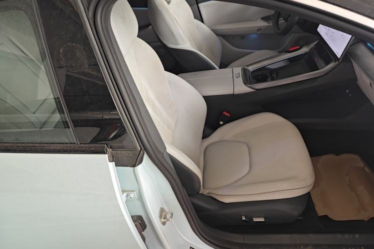 Used ARCFOX Alpha S5 2024 650ULTRA 390kW Right Front Seat