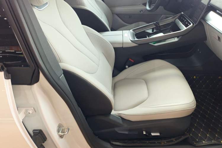 Used ARCFOX Alpha S5 2024 560MAX 185kW Right Front Seat