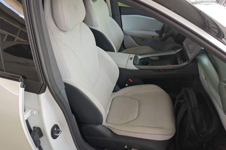 Used ARCFOX Alpha S5 2024 560MAX 185kW Right Front Seat
