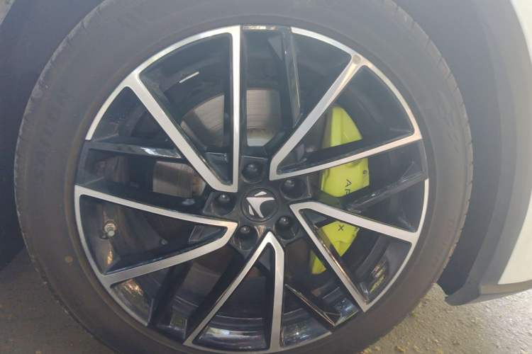 Used ARCFOX Alpha S5 2024 560MAX 185kW Right Front Wheel Hub