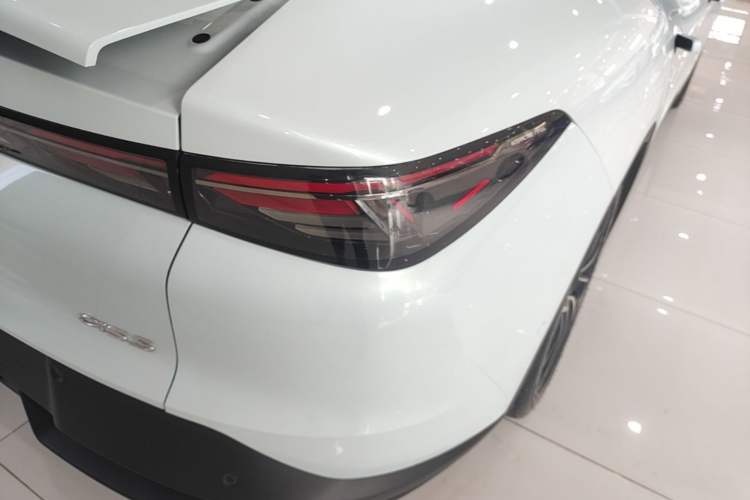 Used ARCFOX Alpha S5 2024 708MAX 200kW Right Rear Taillight