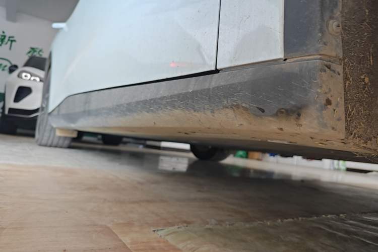 Used ARCFOX Alpha S5 2024 650ULTRA 390kW Right Side Sill