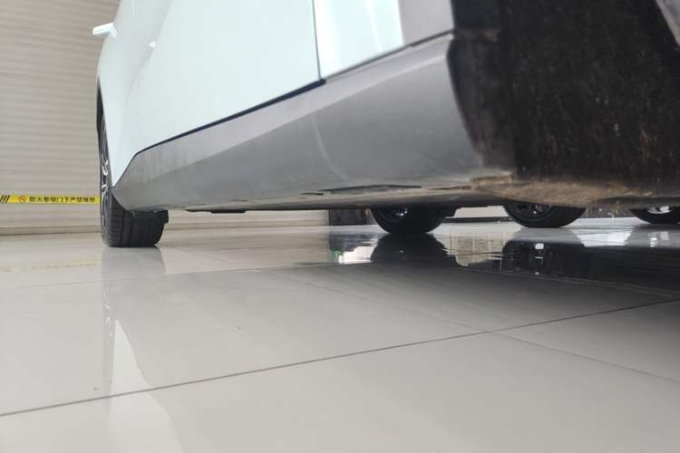 Used ARCFOX Alpha S5 2024 708MAX 200kW Right Side Sill