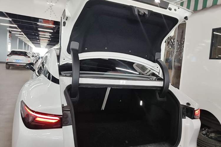 Used ARCFOX Alpha S5 2024 560PRO 185kW Trunk