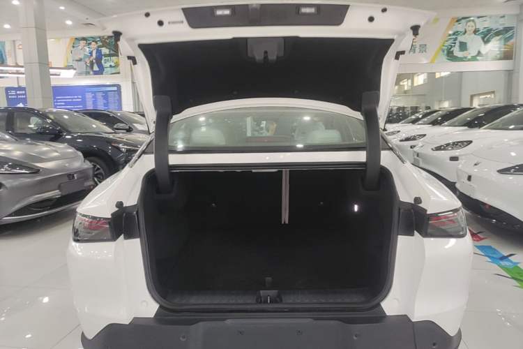 Used ARCFOX Alpha S5 2024 560MAX 185kW Trunk