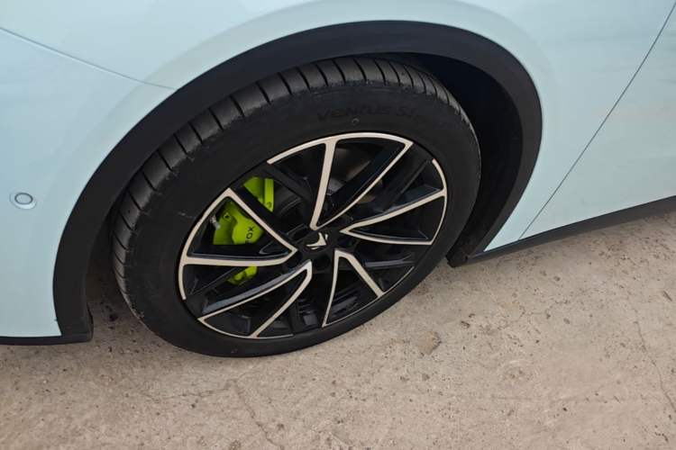 Used ARCFOX Alpha S5 2025 Facelifted 708MAX 200kW Left Front Wheel Hub