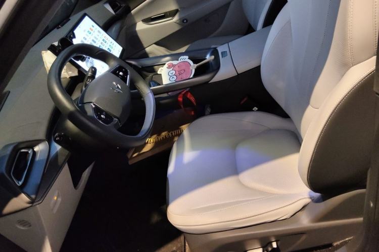 Used ARCFOX Alpha S5 2025 560MAX 185kW Left Front Seat