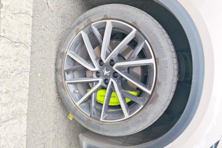 Used ARCFOX Alpha S5 2025 560MAX 185kW Right Front Wheel Hub