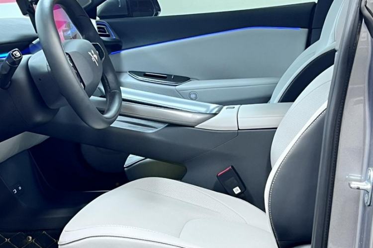 Used ARCFOX Alpha S5 2025 668MAX Shenxing Version 200kW Interior 5