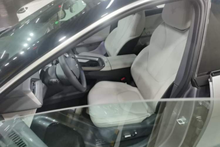 Used ARCFOX Alpha S5 2025 560MAX 185kW Left Front Seat