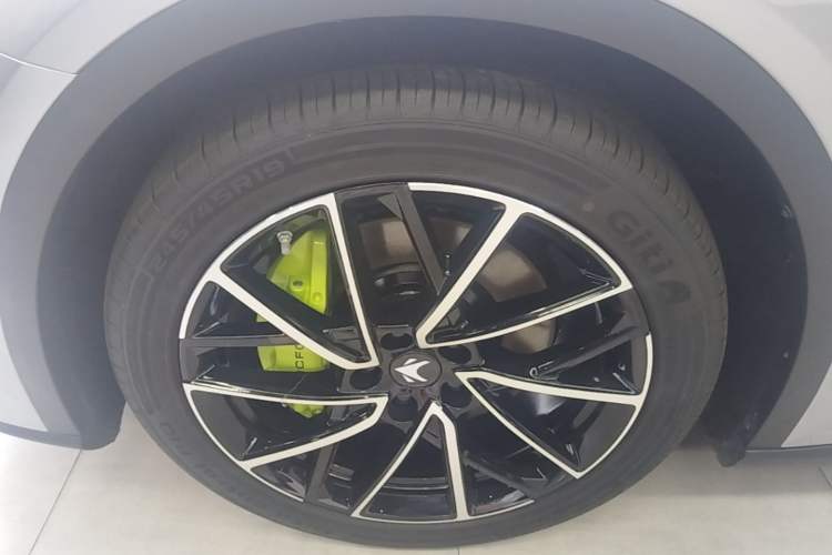 Used ARCFOX Alpha S5 2025 560MAX 185kW Left Front Wheel Hub