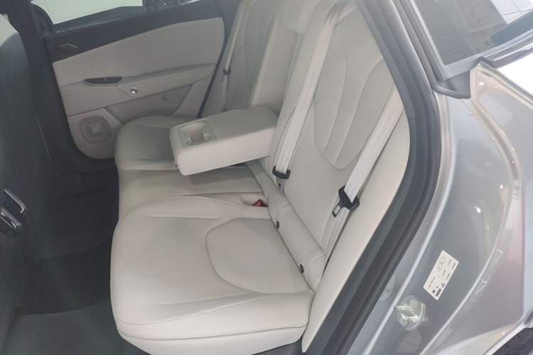Used ARCFOX Alpha S5 2025 668MAX Shenxing Version 200kW Left Rear Seat
