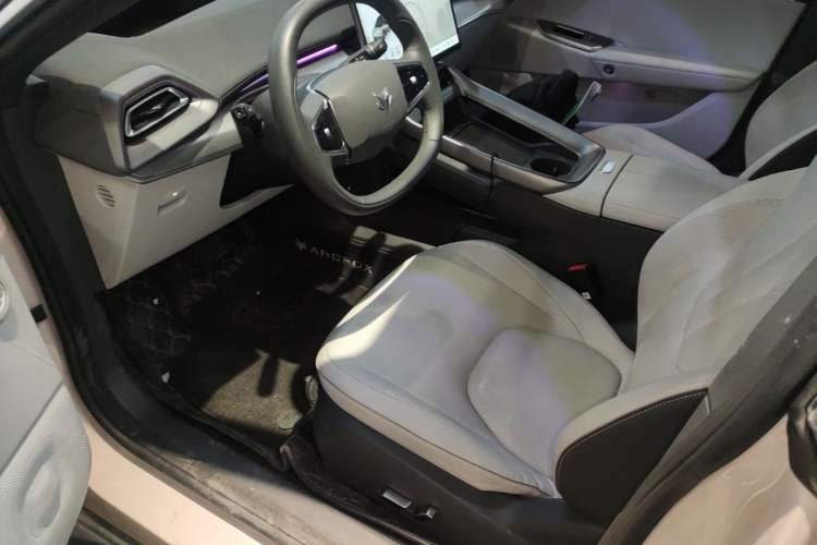 Used ARCFOX Alpha S5 2025 560MAX 185kW Left Front Seat