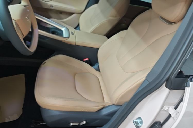 Used ARCFOX Alpha S5 2025 560MAX 185kW Left Front Seat
