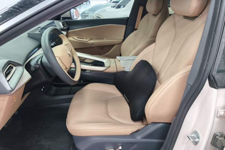 Used ARCFOX Alpha S5 2025 560MAX 185kW Left Front Seat