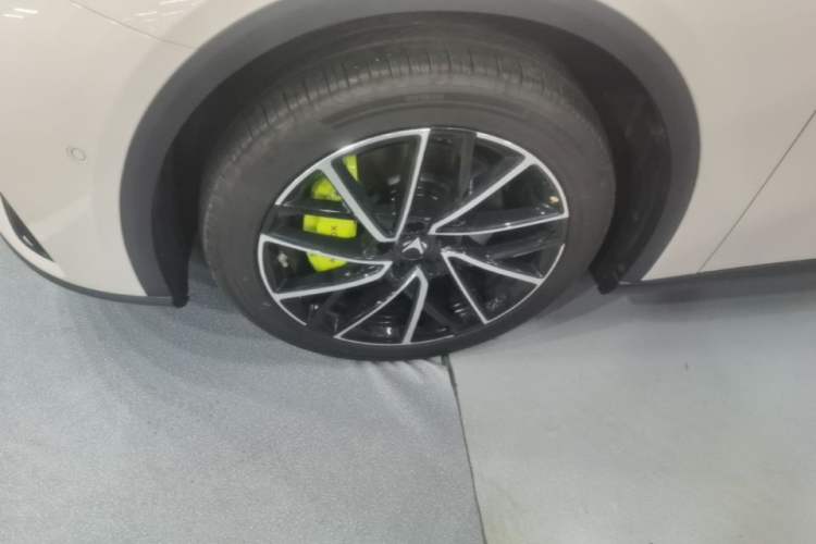 Used ARCFOX Alpha S5 2025 Facelifted 560MAX 185kW Left Front Wheel Hub