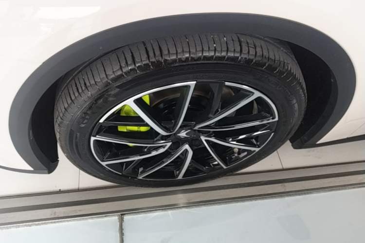 Used ARCFOX Alpha S5 2025 560MAX 185kW Left Front Wheel Hub