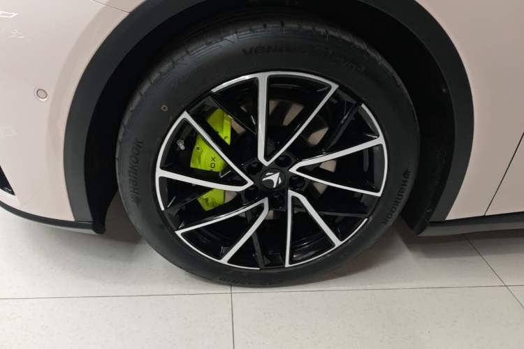 Used ARCFOX Alpha S5 2025 560MAX 185kW Left Front Wheel Hub