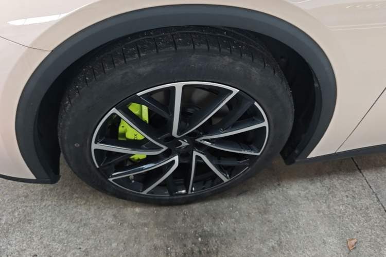 Used ARCFOX Alpha S5 2025 560MAX 185kW Left Front Wheel Hub