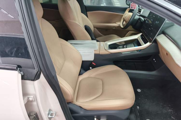 Used ARCFOX Alpha S5 2025 560MAX 185kW Right Front Seat